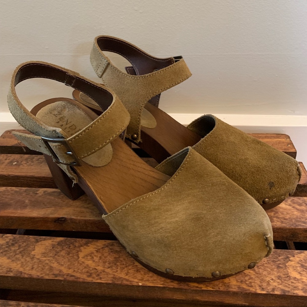 Zendra Clogs - Picture 3 of 5